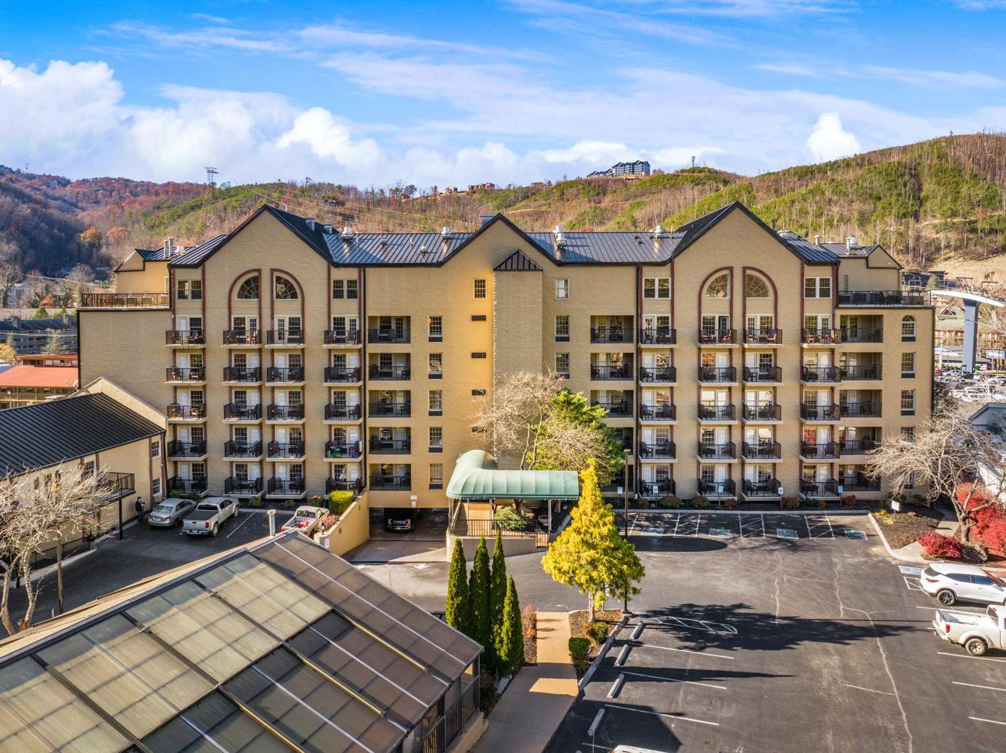 Black Bear Inn & Suites แกตลิงเบิร์ก ภายนอก รูปภาพ