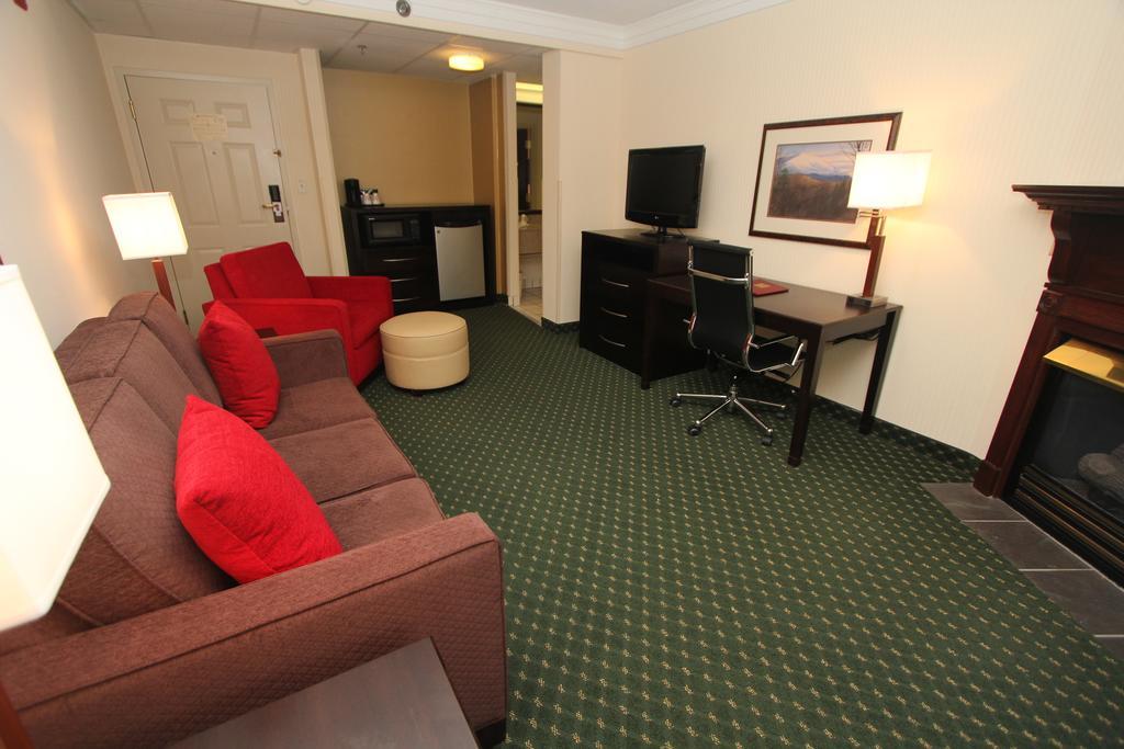 Black Bear Inn & Suites แกตลิงเบิร์ก ห้อง รูปภาพ